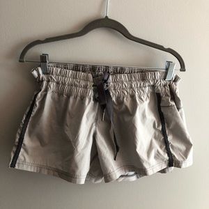 Lulu Lemon Spring Break Away Short